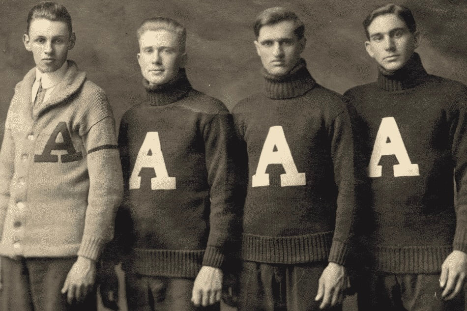 L'histoire du Pull en Laine Universitaire, Pickers Vintage, Mode Vintage, Hommes, Femmes et Enfants