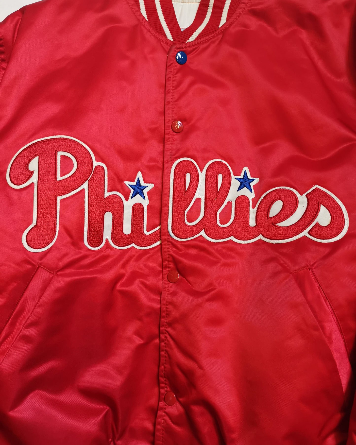 Starter Vintage Phillies de Philadelphie, Veste Starter années 80/90, Starter jacket neuve, Jacket Vintage starter 90, Baseball Jacket Vintage, Boutique Pickers Vintage Officiel, Mode Vintage Homme, Femme et Enfant.