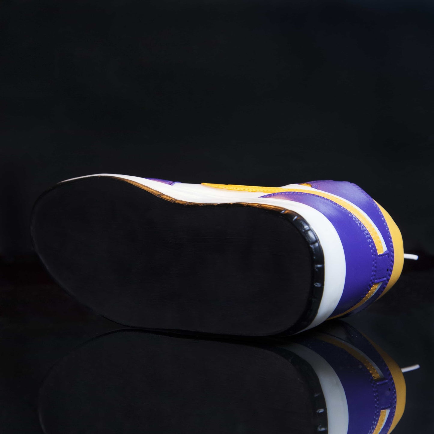 Bougie Sneakers, Bougie en forme de Basket, Bougie Jordan One, Bougie de Collection, Bougie Streetwear, Culture Sneakers, Bougie Originale, Passion Sneakers, Bougie Tendance, Bougie Jordan 1 Lost And Found Chicago, Sneakers Addict, Boutique Pickers Vintage Officielle, kobi bryant, Lakers Los angels