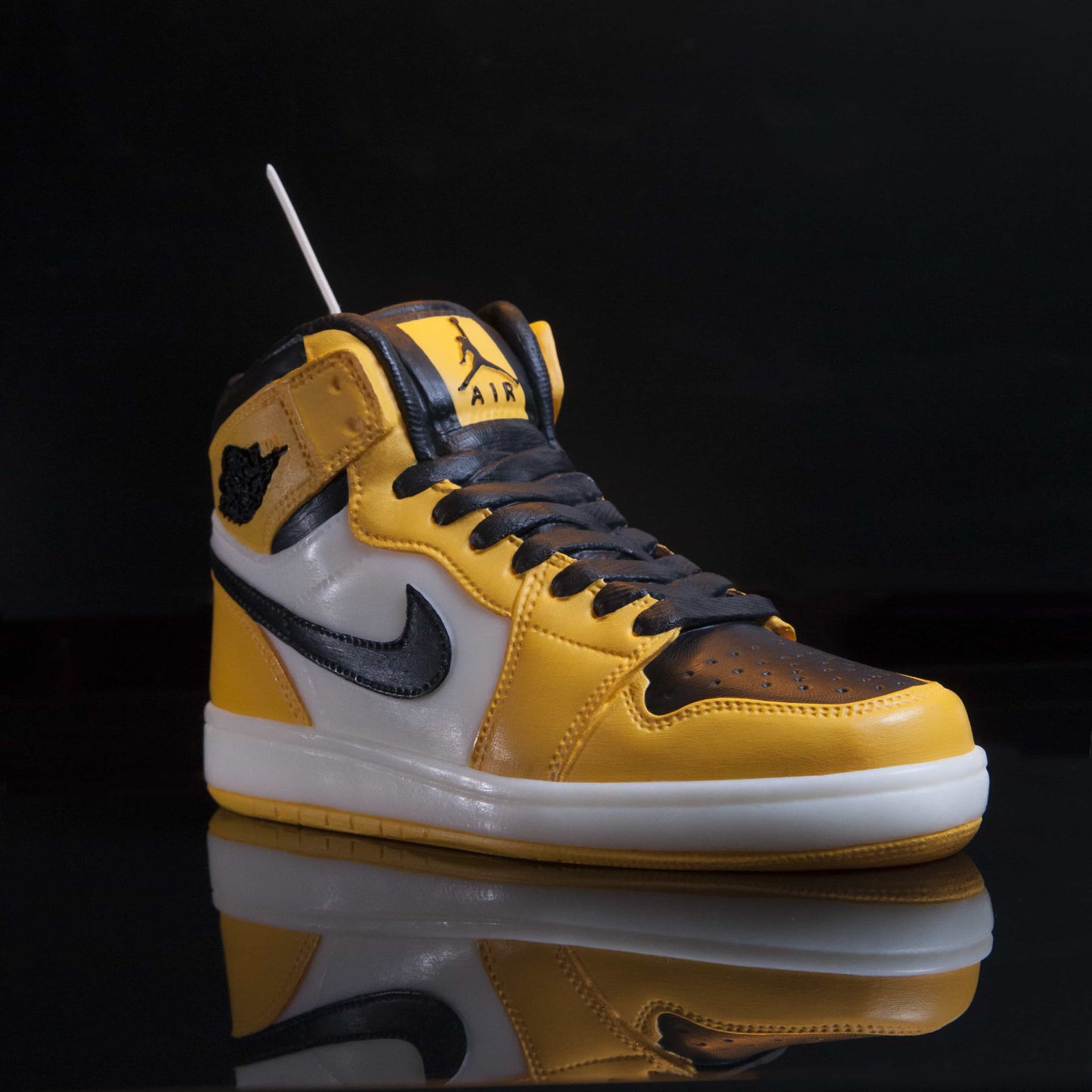 Sneakers Addict, Bougie Streetwear, AIR JORDAN 1 Mid, Yellow, Black,Taxi, Jordan 1 Lost And Found Chicago, Bougie Sneakers, Bougie en forme de Basket, Boutique Pickers Vintage Officielle    