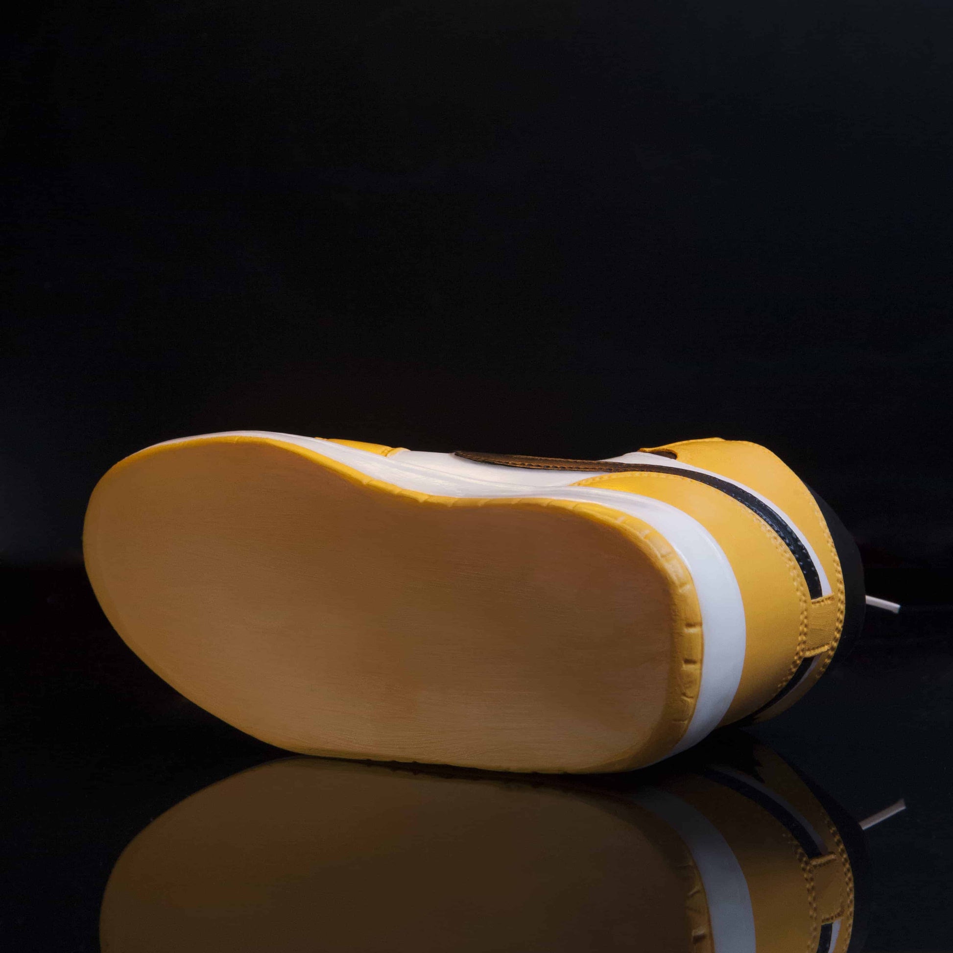 Passion Sneakers, Bougie Tendance, Bougie Jordan One, Bougie de Collection, Culture Sneakers, AIR JORDAN 1 Mid, Yellow, Black,Taxi, Boutique Pickers Vintage Officielle 