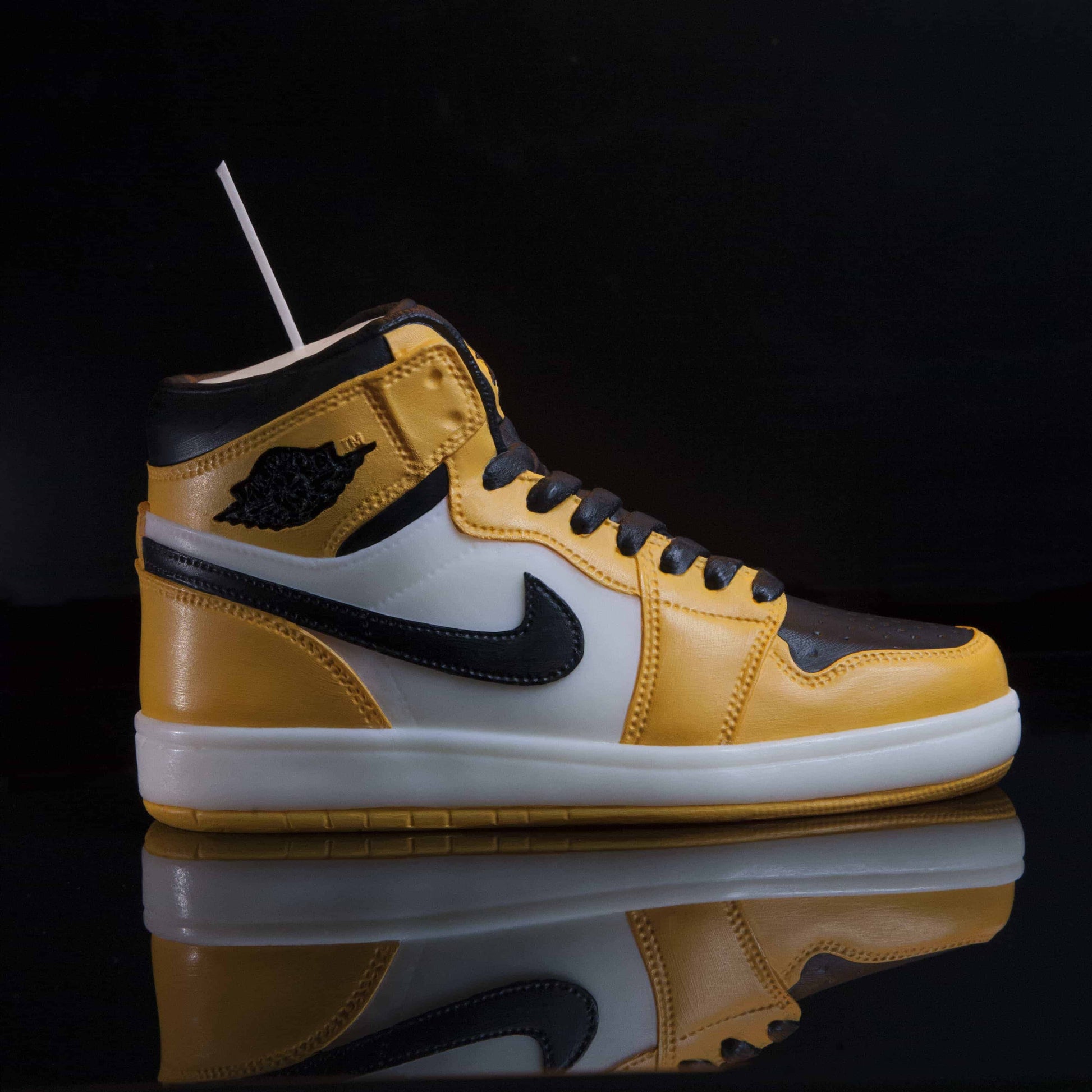 Boutique Pickers Vintage Officielle, Bougie Sneakers, Bougie en forme de Basket, Bougie Jordan One, Bougie de Collection, AIR JORDAN 1 Mid, Yellow, Black,Taxi